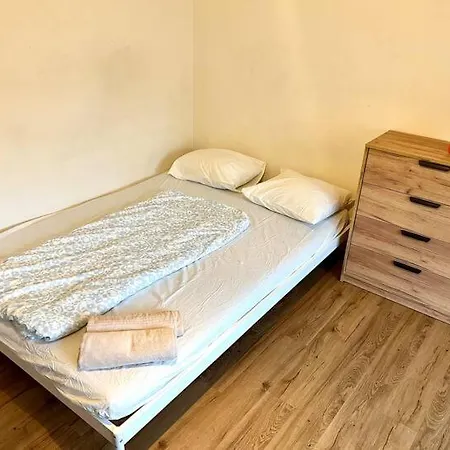 Apartment Spacious 2 Bedroom With Balcony Alt 153 - Self Checkin *